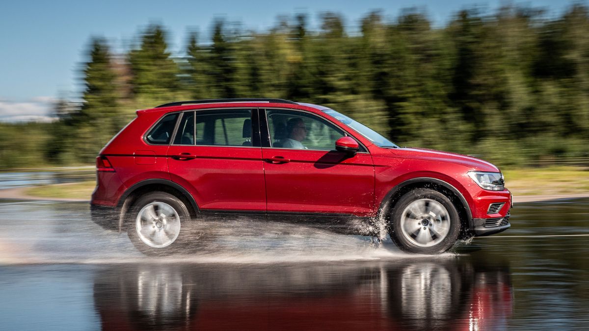 Cara Menghitung Jarak Aman Pengereman Mobil Saat Melaju Kencang