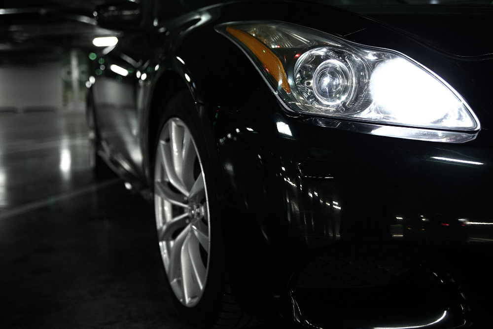 Membuat Mobil Hitam Tetap Mengkilap